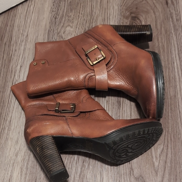 Clarks Chestnut Heeled Boots - Picture 3 of 10